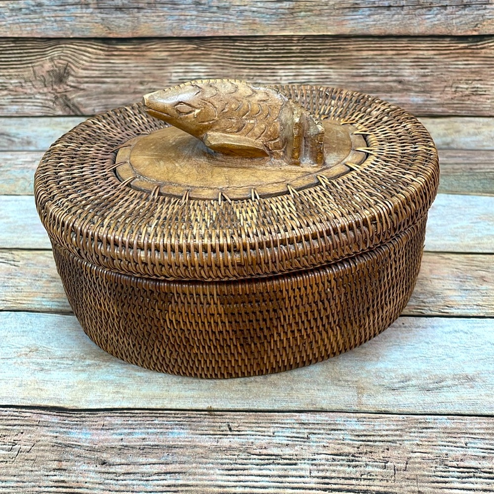 Beautiful Hand Carved Sculptured Wood Woven Basket with Lid